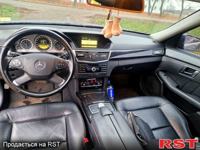 Серый Мерседес Е-Класс, объемом двигателя 2.1 л и пробегом 203 тыс. км за 11800 $, фото 13 на Automoto.ua