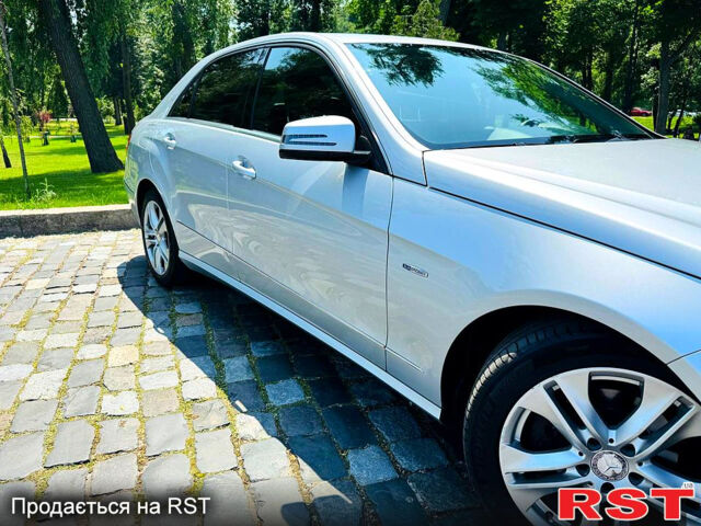 Серый Мерседес Е-Класс, объемом двигателя 1.8 л и пробегом 215 тыс. км за 11999 $, фото 2 на Automoto.ua