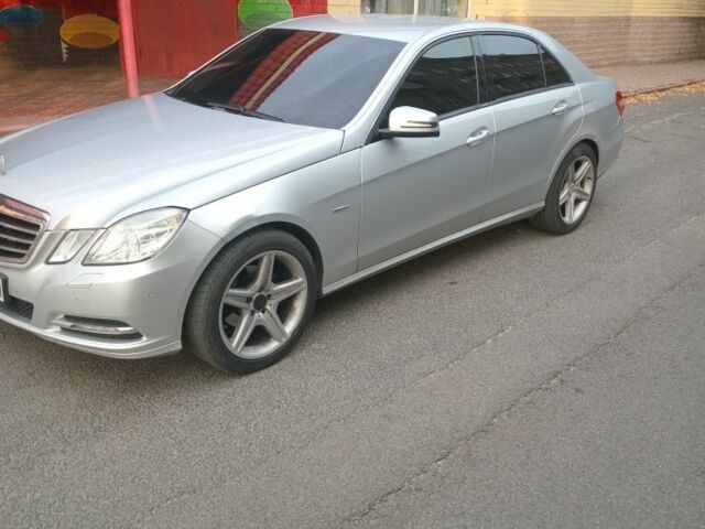 Серый Мерседес Е-Класс, объемом двигателя 1.8 л и пробегом 400 тыс. км за 9536 $, фото 1 на Automoto.ua