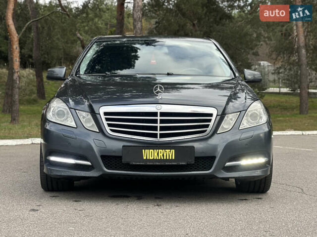 Серый Мерседес Е-Класс, объемом двигателя 2.14 л и пробегом 293 тыс. км за 11500 $, фото 2 на Automoto.ua