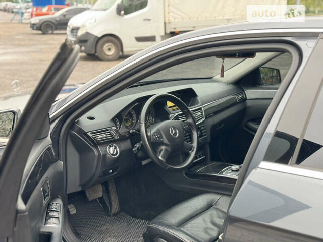 Сірий Мерседес Е-Клас, об'ємом двигуна 2.2 л та пробігом 273 тис. км за 12999 $, фото 12 на Automoto.ua