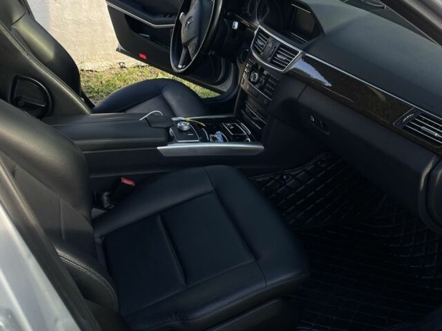 Серый Мерседес Е-Класс, объемом двигателя 2.1 л и пробегом 265 тыс. км за 12000 $, фото 6 на Automoto.ua