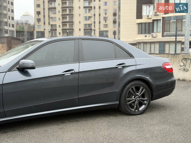Серый Мерседес Е-Класс, объемом двигателя 2.2 л и пробегом 291 тыс. км за 11800 $, фото 4 на Automoto.ua
