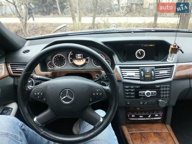 Серый Мерседес Е-Класс, объемом двигателя 2.99 л и пробегом 229 тыс. км за 16000 $, фото 10 на Automoto.ua
