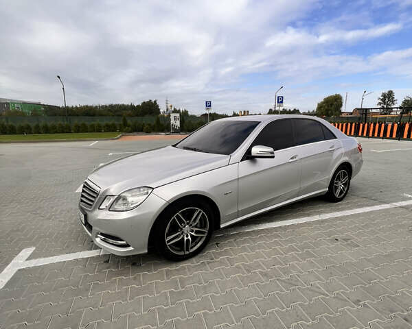 Серый Мерседес Е-Класс, объемом двигателя 2.2 л и пробегом 250 тыс. км за 13500 $, фото 2 на Automoto.ua