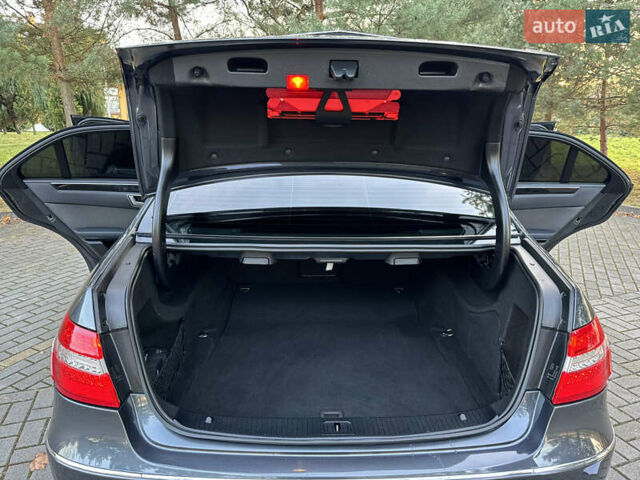 Серый Мерседес Е-Класс, объемом двигателя 2.2 л и пробегом 232 тыс. км за 16300 $, фото 109 на Automoto.ua