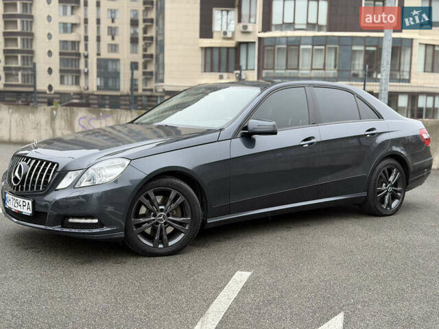 Серый Мерседес Е-Класс, объемом двигателя 2.2 л и пробегом 291 тыс. км за 11800 $, фото 1 на Automoto.ua