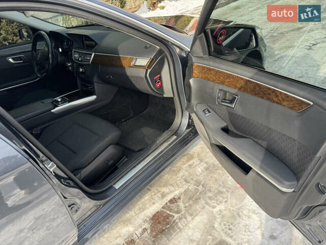 Сірий Мерседес Е-Клас, об'ємом двигуна 2.2 л та пробігом 290 тис. км за 14500 $, фото 15 на Automoto.ua