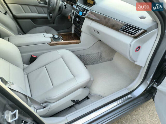 Серый Мерседес Е-Класс, объемом двигателя 2.14 л и пробегом 240 тыс. км за 13500 $, фото 31 на Automoto.ua