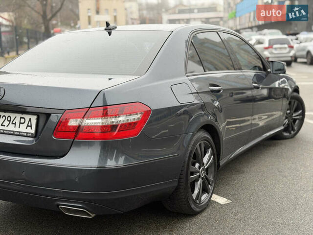 Серый Мерседес Е-Класс, объемом двигателя 2.2 л и пробегом 291 тыс. км за 11800 $, фото 6 на Automoto.ua
