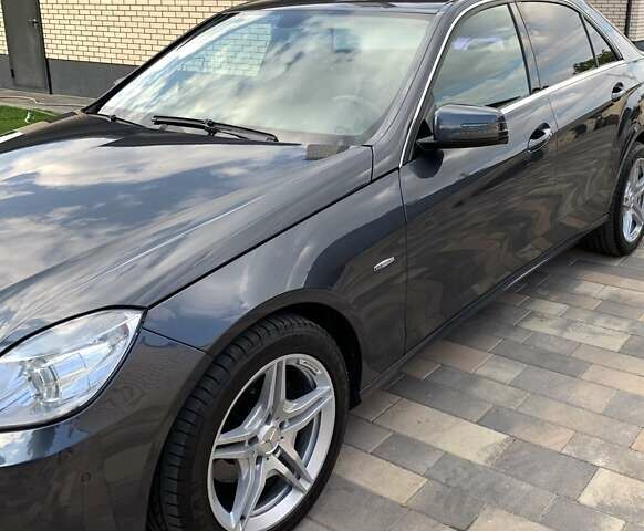 Серый Мерседес Е-Класс, объемом двигателя 2.2 л и пробегом 283 тыс. км за 14750 $, фото 4 на Automoto.ua