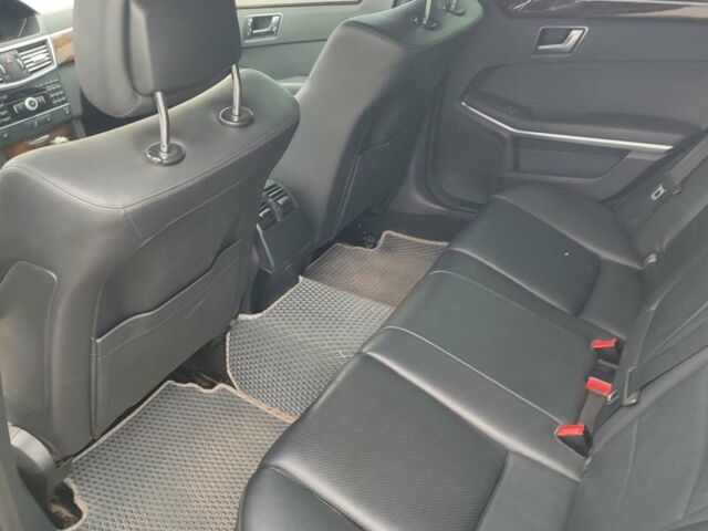 Серый Мерседес Е-Класс, объемом двигателя 2.1 л и пробегом 395 тыс. км за 10000 $, фото 5 на Automoto.ua