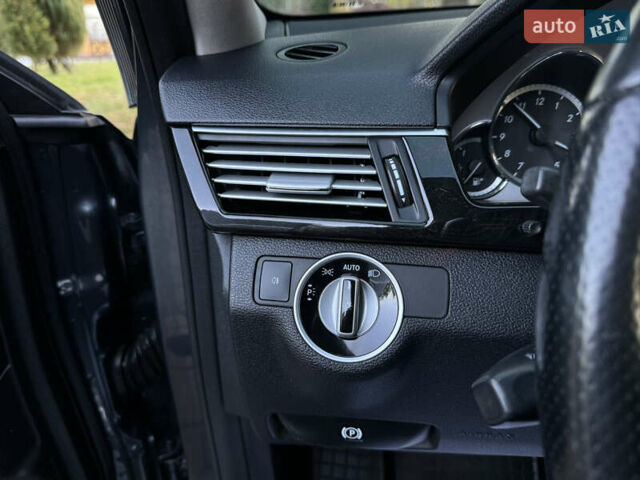 Серый Мерседес Е-Класс, объемом двигателя 2.2 л и пробегом 232 тыс. км за 16300 $, фото 72 на Automoto.ua