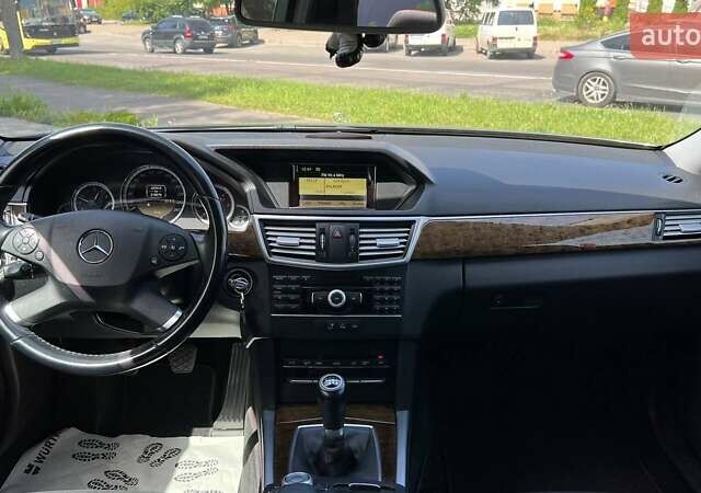 Серый Мерседес Е-Класс, объемом двигателя 2.1 л и пробегом 218 тыс. км за 12500 $, фото 32 на Automoto.ua