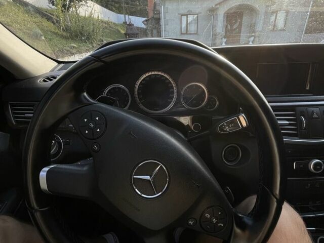 Серый Мерседес Е-Класс, объемом двигателя 2.1 л и пробегом 265 тыс. км за 12000 $, фото 2 на Automoto.ua