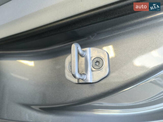 Серый Мерседес Е-Класс, объемом двигателя 2.14 л и пробегом 240 тыс. км за 13500 $, фото 25 на Automoto.ua