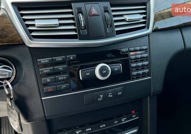 Серый Мерседес Е-Класс, объемом двигателя 2.1 л и пробегом 218 тыс. км за 12500 $, фото 12 на Automoto.ua