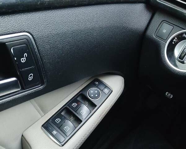 Серый Мерседес Е-Класс, объемом двигателя 2.2 л и пробегом 320 тыс. км за 12700 $, фото 6 на Automoto.ua