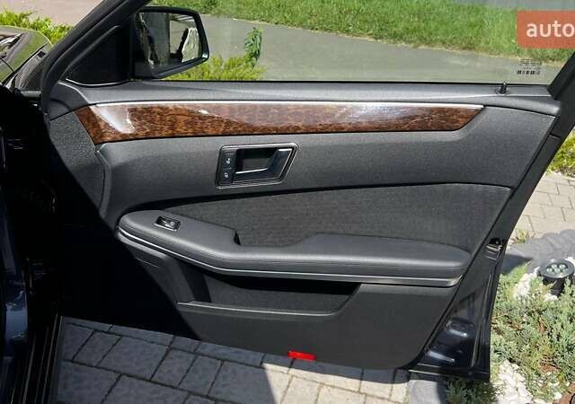 Серый Мерседес Е-Класс, объемом двигателя 2.1 л и пробегом 218 тыс. км за 12500 $, фото 40 на Automoto.ua