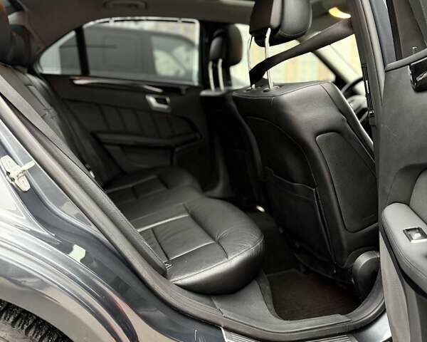 Серый Мерседес Е-Класс, объемом двигателя 2.2 л и пробегом 290 тыс. км за 10700 $, фото 13 на Automoto.ua