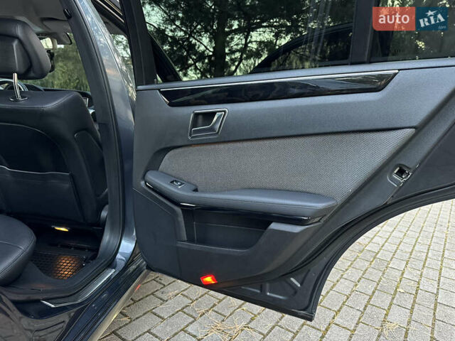 Серый Мерседес Е-Класс, объемом двигателя 2.2 л и пробегом 232 тыс. км за 16300 $, фото 92 на Automoto.ua