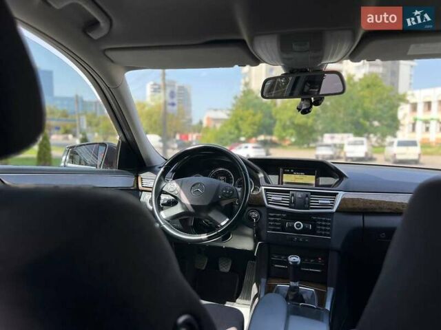 Серый Мерседес Е-Класс, объемом двигателя 2.1 л и пробегом 218 тыс. км за 12500 $, фото 30 на Automoto.ua