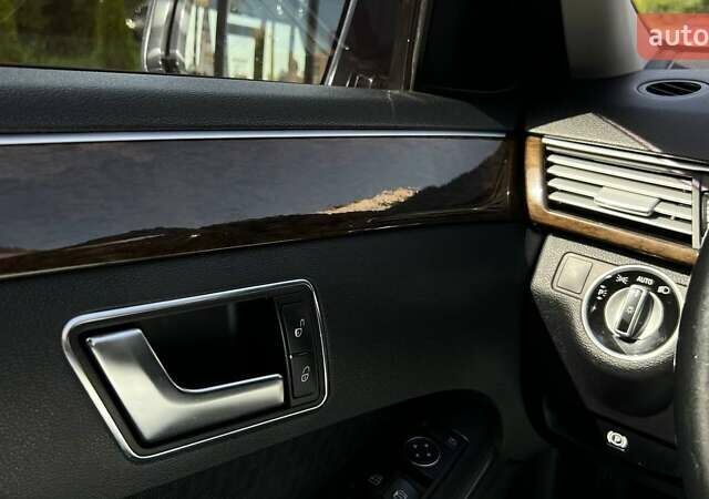 Серый Мерседес Е-Класс, объемом двигателя 2.1 л и пробегом 218 тыс. км за 12500 $, фото 20 на Automoto.ua