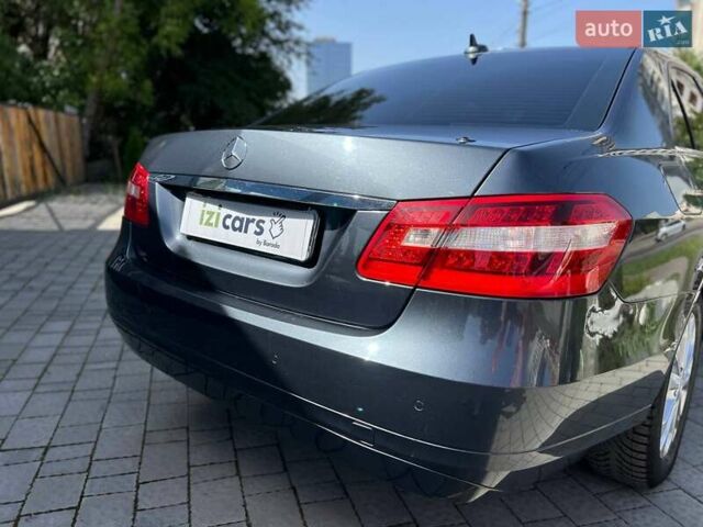 Серый Мерседес Е-Класс, объемом двигателя 2.1 л и пробегом 218 тыс. км за 12500 $, фото 8 на Automoto.ua