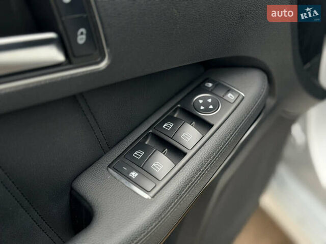 Сірий Мерседес Е-Клас, об'ємом двигуна 2.1 л та пробігом 149 тис. км за 18950 $, фото 27 на Automoto.ua