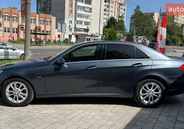 Серый Мерседес Е-Класс, объемом двигателя 2.1 л и пробегом 218 тыс. км за 12500 $, фото 3 на Automoto.ua
