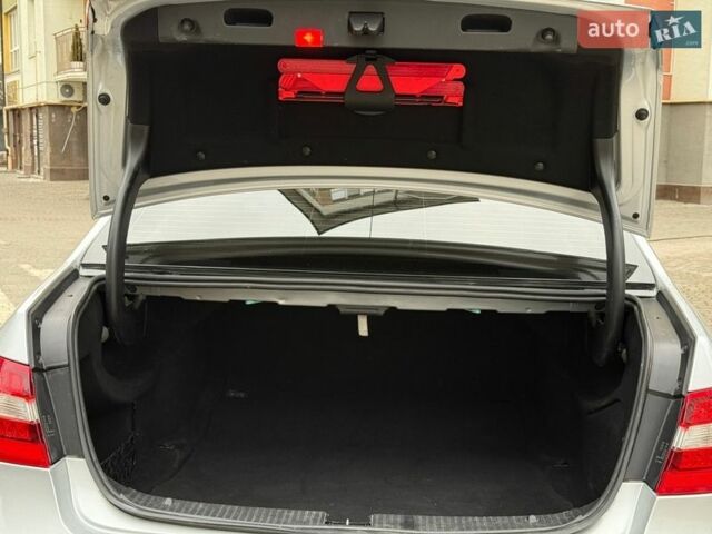 Серый Мерседес Е-Класс, объемом двигателя 2.2 л и пробегом 230 тыс. км за 10000 $, фото 39 на Automoto.ua