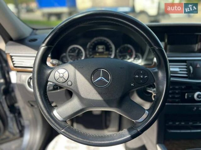 Серый Мерседес Е-Класс, объемом двигателя 2.1 л и пробегом 218 тыс. км за 12500 $, фото 10 на Automoto.ua