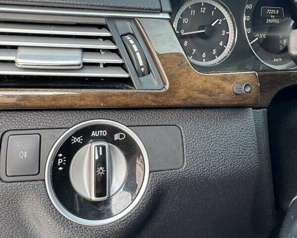 Сірий Мерседес Е-Клас, об'ємом двигуна 2.2 л та пробігом 290 тис. км за 14500 $, фото 21 на Automoto.ua
