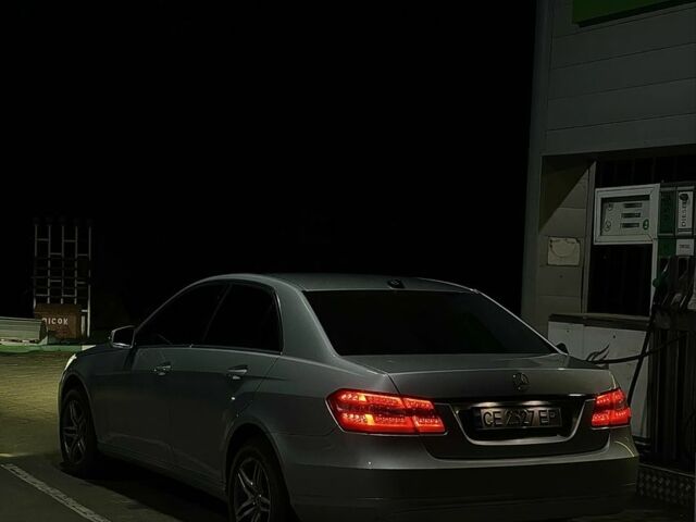 Серый Мерседес Е-Класс, объемом двигателя 2.1 л и пробегом 265 тыс. км за 12000 $, фото 7 на Automoto.ua