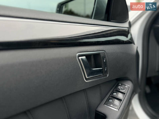Сірий Мерседес Е-Клас, об'ємом двигуна 2.1 л та пробігом 149 тис. км за 18950 $, фото 28 на Automoto.ua