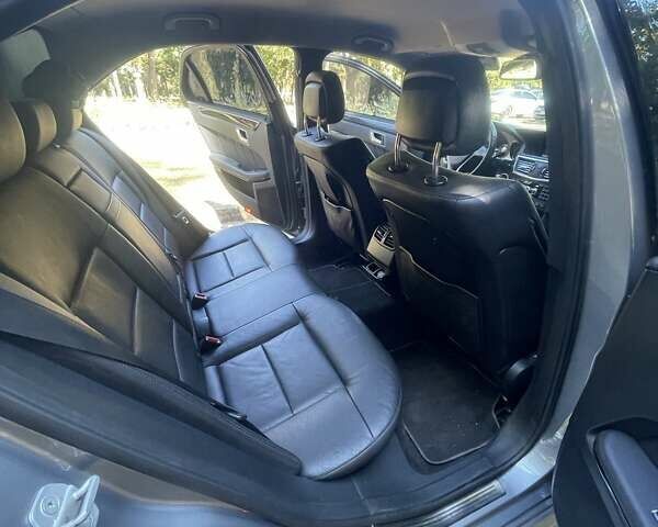 Серый Мерседес Е-Класс, объемом двигателя 2.2 л и пробегом 320 тыс. км за 14500 $, фото 2 на Automoto.ua