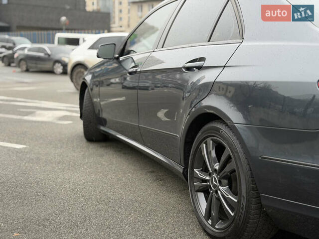 Серый Мерседес Е-Класс, объемом двигателя 2.2 л и пробегом 291 тыс. км за 11800 $, фото 3 на Automoto.ua