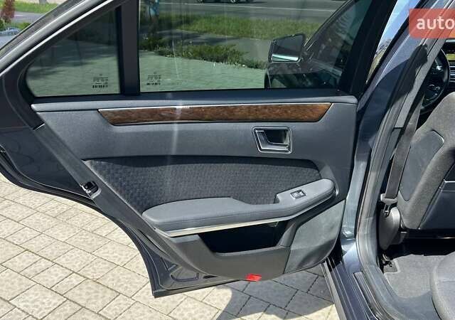 Серый Мерседес Е-Класс, объемом двигателя 2.1 л и пробегом 218 тыс. км за 12500 $, фото 29 на Automoto.ua