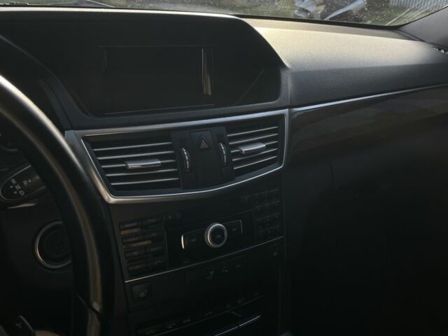 Серый Мерседес Е-Класс, объемом двигателя 2.1 л и пробегом 265 тыс. км за 12000 $, фото 3 на Automoto.ua