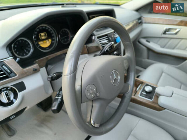 Серый Мерседес Е-Класс, объемом двигателя 2.14 л и пробегом 240 тыс. км за 13500 $, фото 32 на Automoto.ua