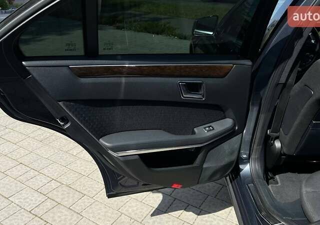 Серый Мерседес Е-Класс, объемом двигателя 2.1 л и пробегом 218 тыс. км за 12500 $, фото 28 на Automoto.ua