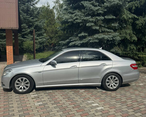 Серый Мерседес Е-Класс, объемом двигателя 1.8 л и пробегом 280 тыс. км за 10500 $, фото 2 на Automoto.ua