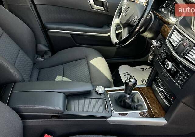 Серый Мерседес Е-Класс, объемом двигателя 2.1 л и пробегом 218 тыс. км за 12500 $, фото 37 на Automoto.ua