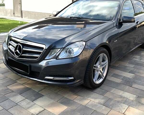 Серый Мерседес Е-Класс, объемом двигателя 2.2 л и пробегом 283 тыс. км за 14750 $, фото 2 на Automoto.ua