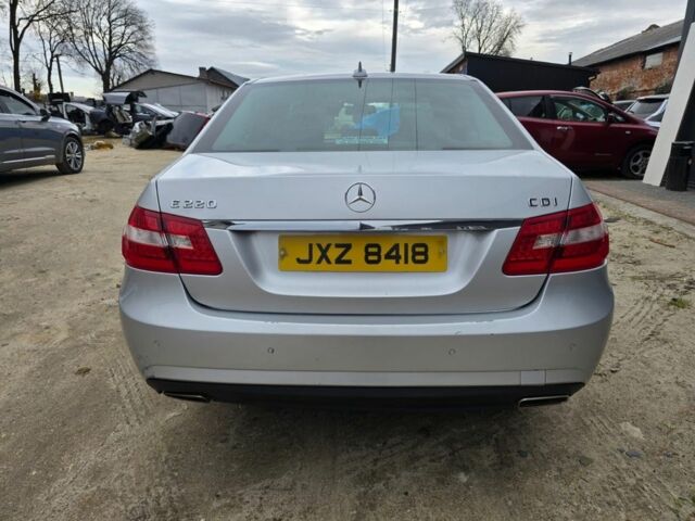 Мерседес Е-Клас 2012 у Львові на Automoto.ua Сірий Мерседес Е-Клас, об'ємом двигуна 2.2 л та пробігом 200 тис. км за 5200 $, фото 2 на Automoto.ua