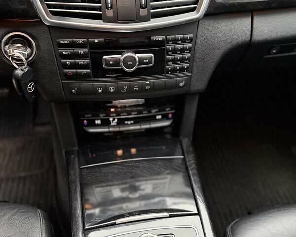 Серый Мерседес Е-Класс, объемом двигателя 2.2 л и пробегом 290 тыс. км за 10700 $, фото 2 на Automoto.ua