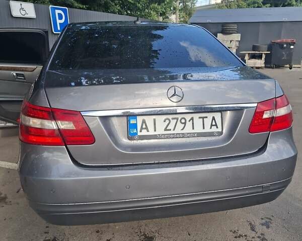 Серый Мерседес Е-Класс, объемом двигателя 2.14 л и пробегом 168 тыс. км за 14999 $, фото 2 на Automoto.ua