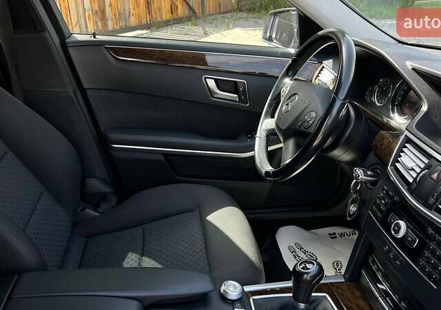 Серый Мерседес Е-Класс, объемом двигателя 2.1 л и пробегом 218 тыс. км за 12500 $, фото 36 на Automoto.ua