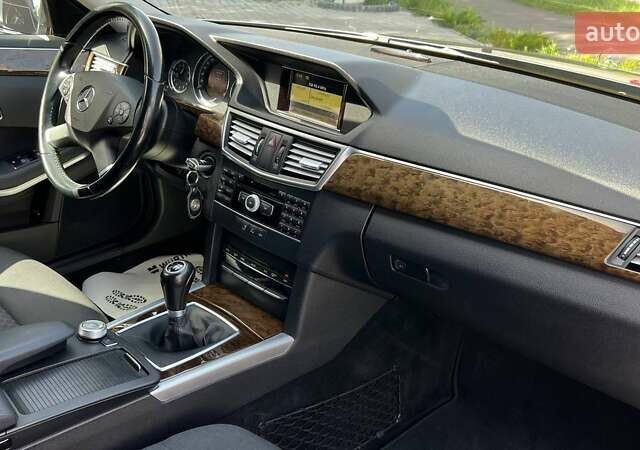 Серый Мерседес Е-Класс, объемом двигателя 2.1 л и пробегом 218 тыс. км за 12500 $, фото 39 на Automoto.ua