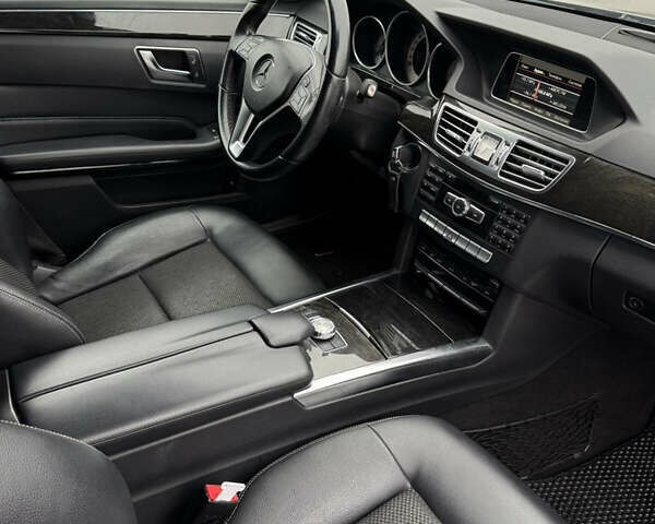 Серый Мерседес Е-Класс, объемом двигателя 2.14 л и пробегом 230 тыс. км за 18000 $, фото 16 на Automoto.ua